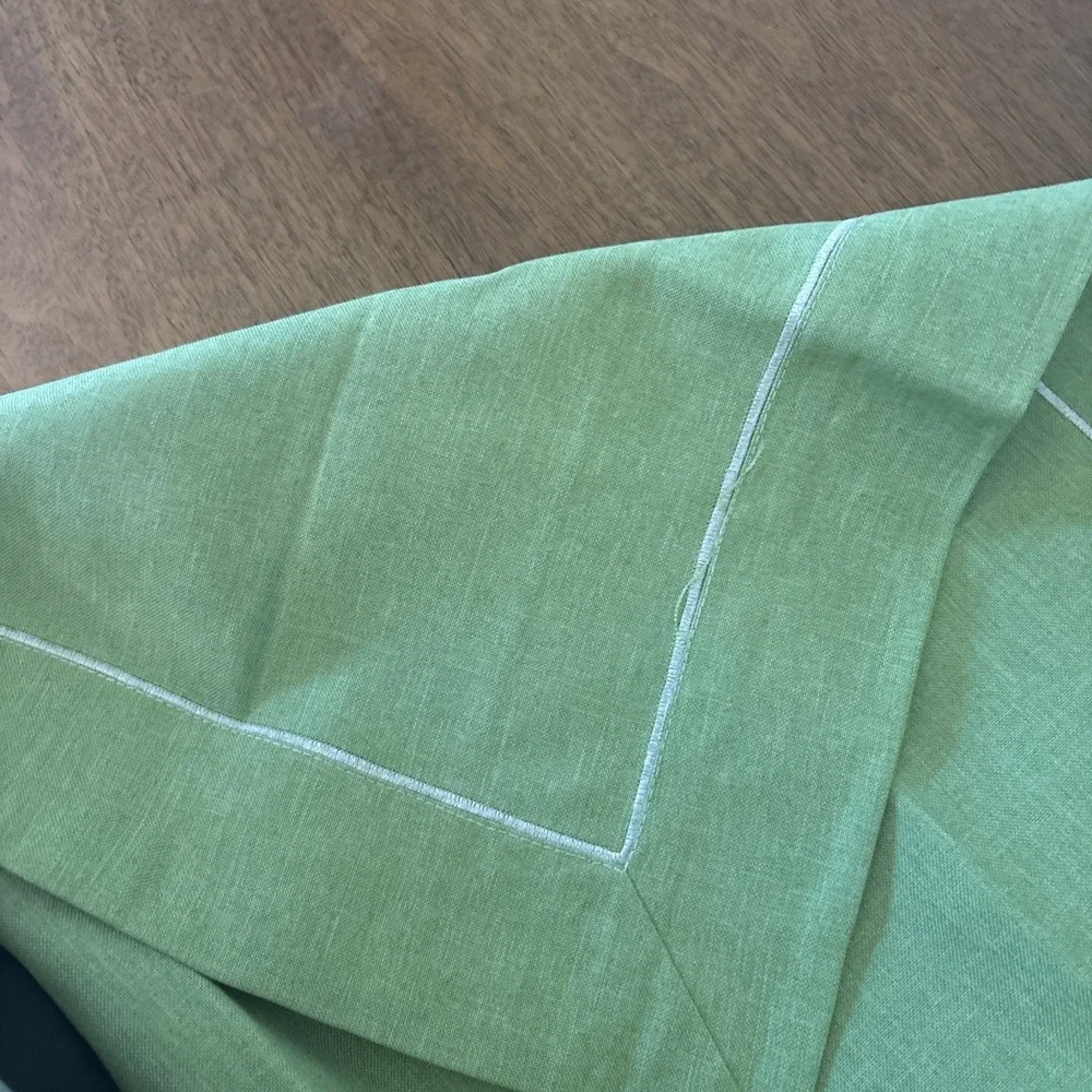 Episode NIP Poly Linen Feel Tablecloth Sage Green Polka Dots Rectangle 60